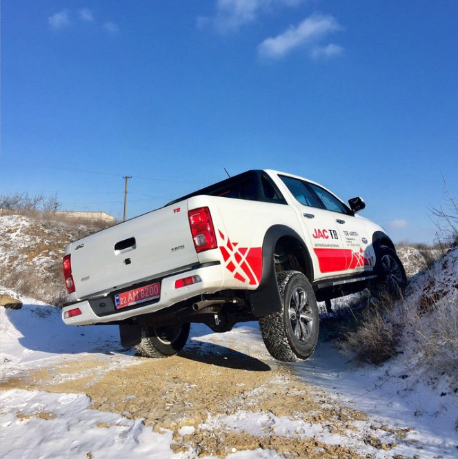 над дизайном JAC T8 приймало участь відоме італійське ательє Pininfarina