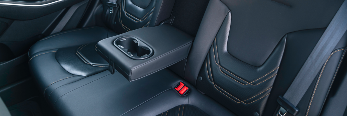 JS4 має просторий салон