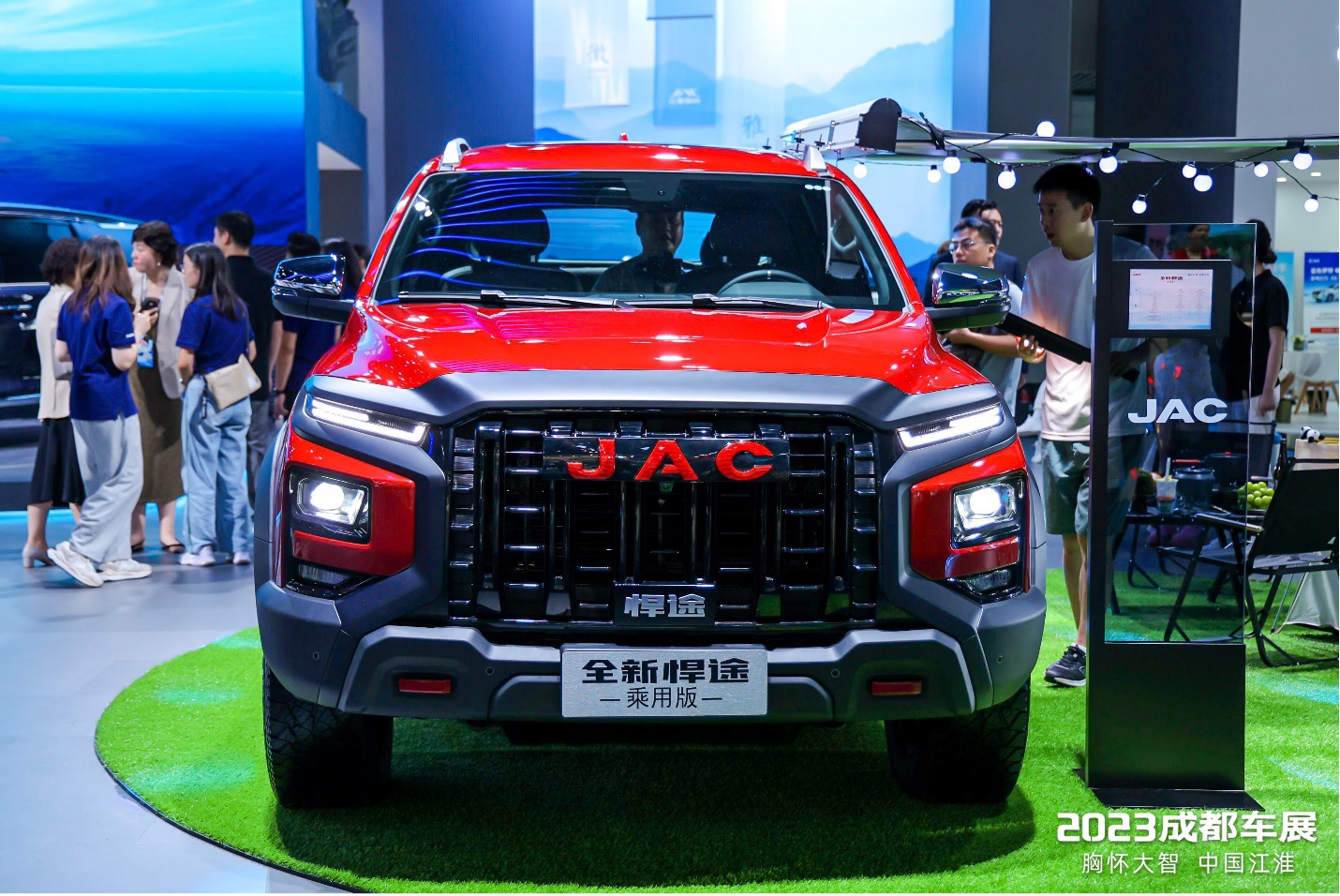 Новий JAC T9