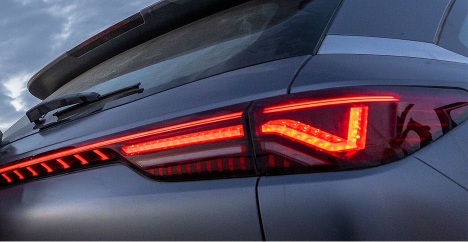 JAC JS6 є вітальна анімація передніх та задніх led-ліхтарів